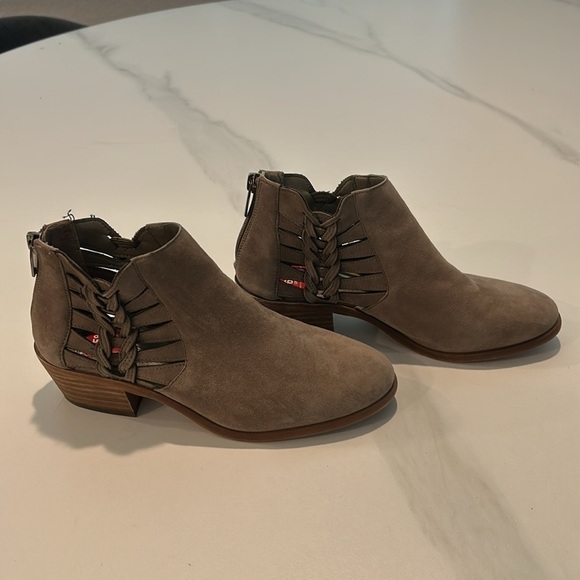 Western Cowgirl Grey Almond Pointed Toe Cut Out Side Braided Ankle Boots - Picture 3 of 9